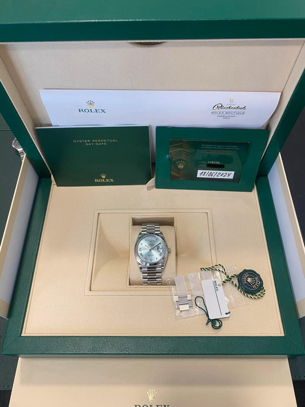 Rolex Day-Date 36 „Ice Blue“ Platin (6/2024) – Ansicht 13