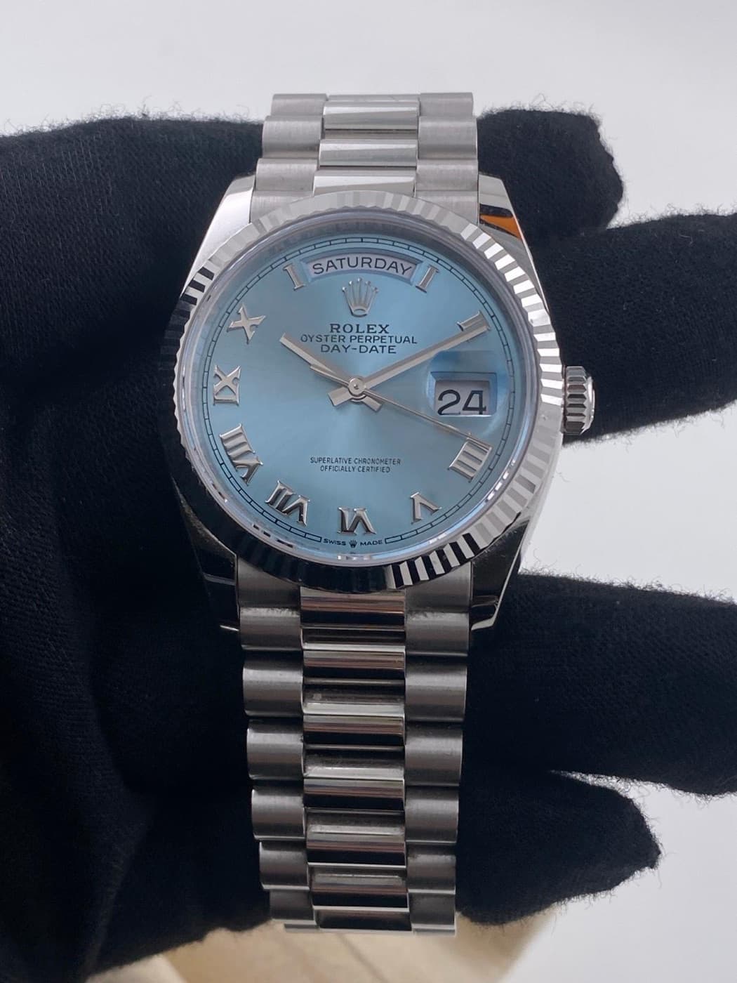 Rolex Day-Date 36 „Ice Blue“ Platin (6/2024) – Ansicht 3