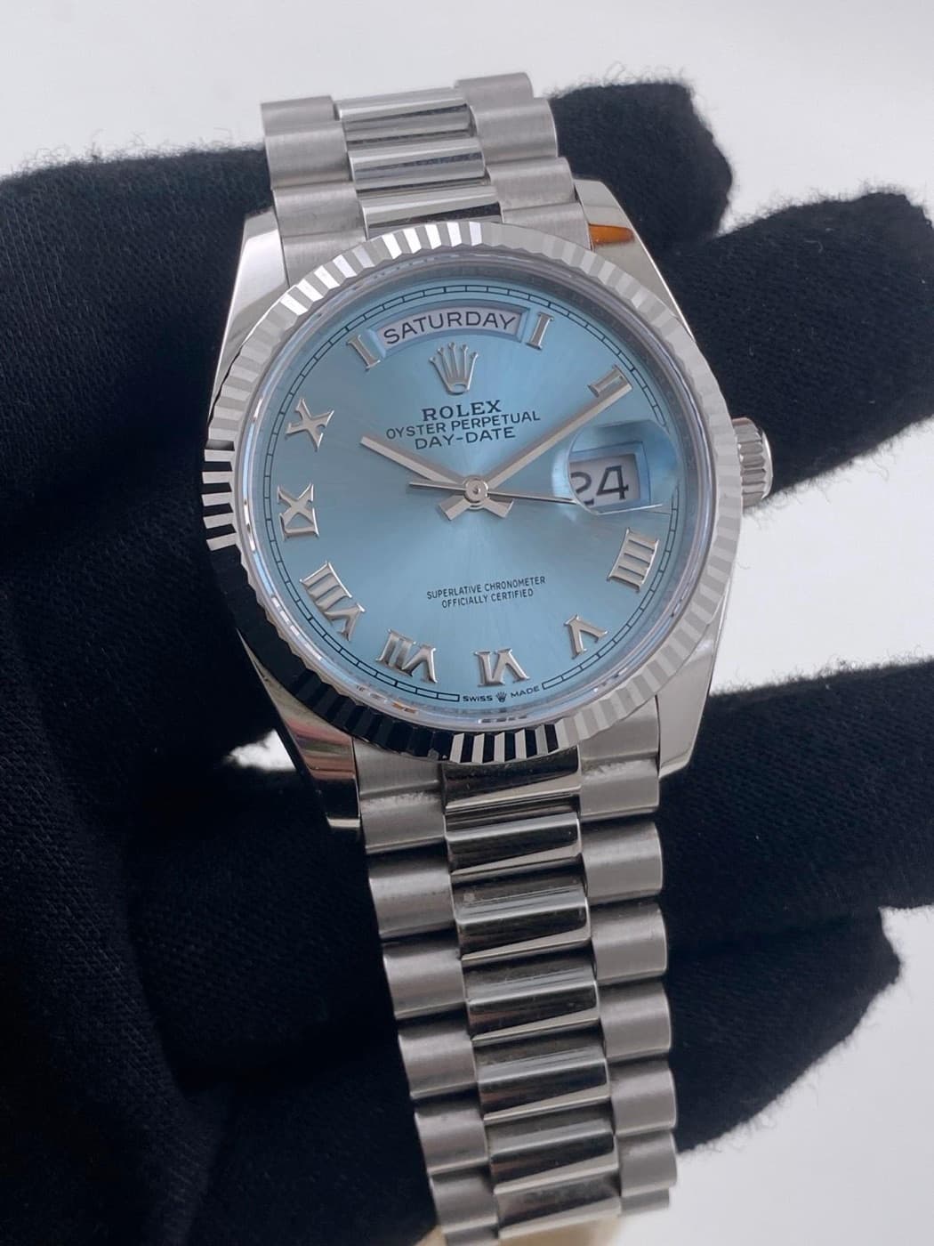 Rolex Day-Date 36 „Ice Blue“ Platin (6/2024) – Ansicht 4