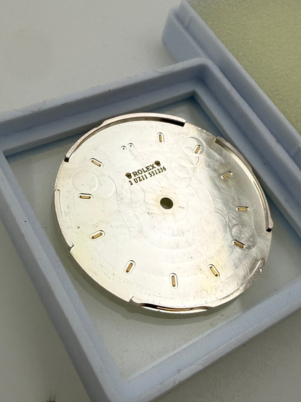 Rolex Oyster Perpetual 41 Zifferblatt (Silber/Gold) – Ansicht 3